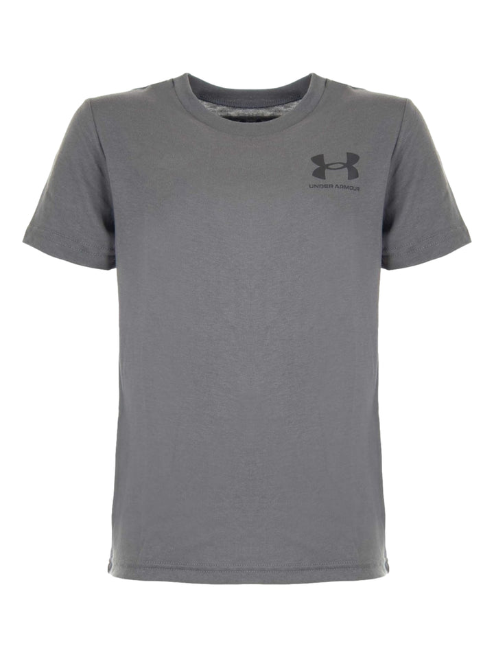 Camiseta deportiva de color gris con logo de Under Armour en el pecho izquierdo.