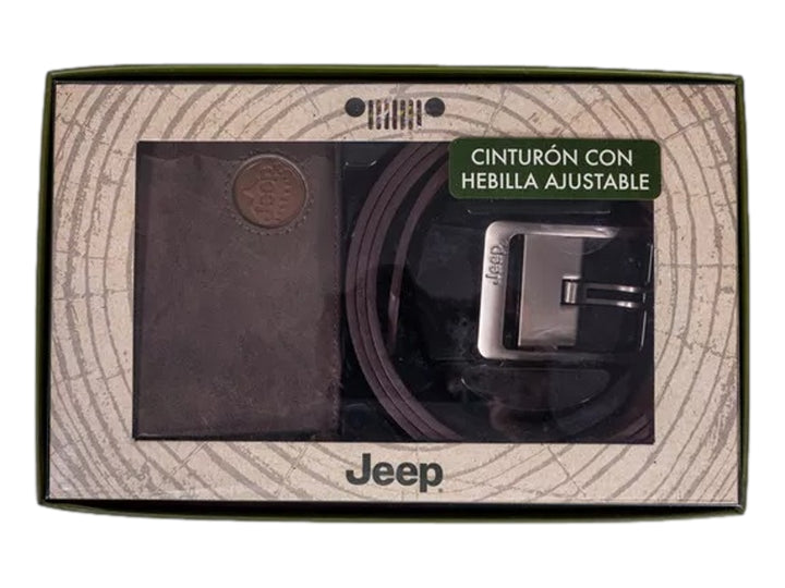 Set de cartera y cinturón color café marca Jeep con hebilla plateada en caja de presentación.