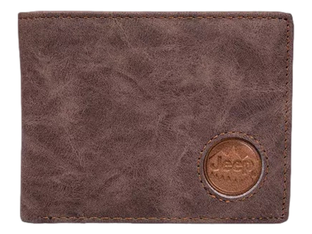 Set de cartera y cinturón color café marca Jeep con hebilla plateada en caja de presentación.