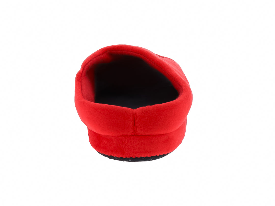 Pantufla roja de tela suave con suela negra y detalle blanco en la parte superior.