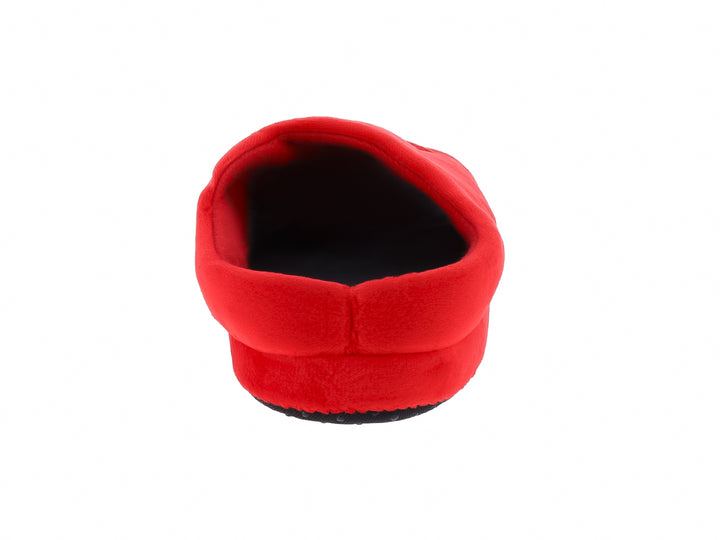 Pantufla roja de tela suave con suela negra y detalle blanco en la parte superior.