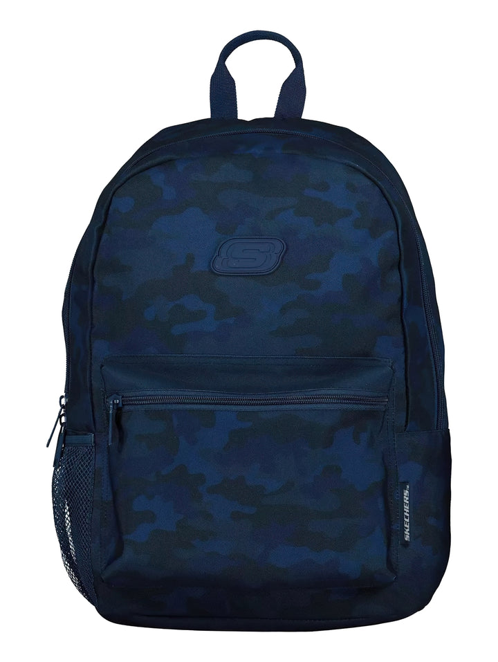 Mochila Skechers color azul marino con estampado de camuflaje, bolsillo frontal con cierre y asa superior.