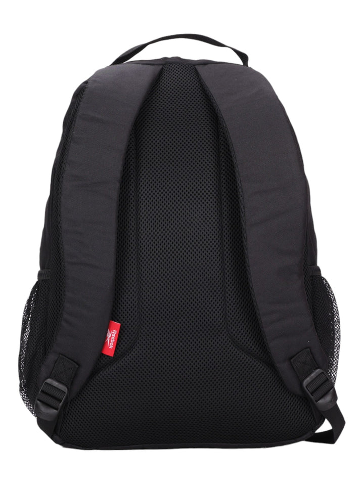 Mochila deportiva Reebok de color negro con bolsillos laterales de malla y logotipo frontal.