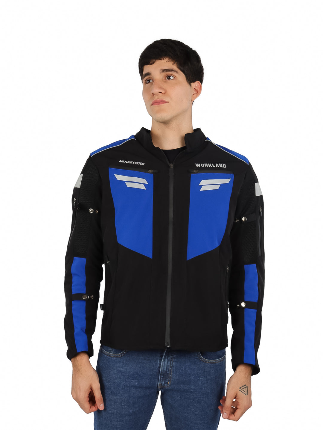 Chamarra para motociclista en colores negro y azul con franjas reflectantes blancas.
