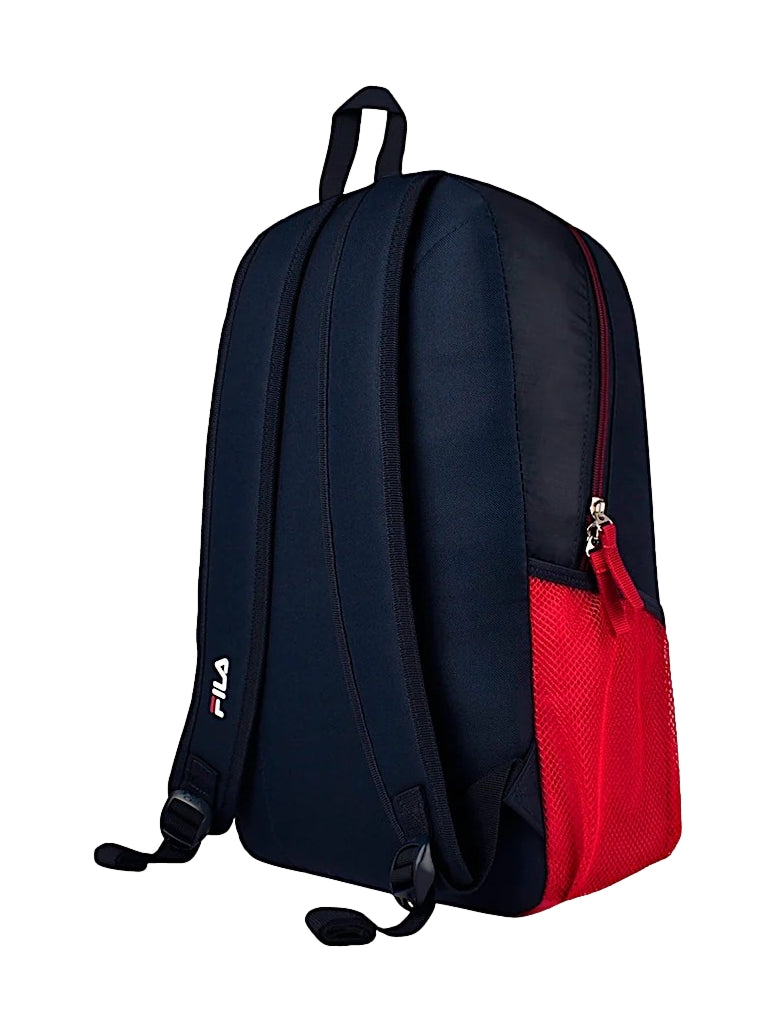 Mochila escolar FILA color rojo con detalles en azul marino y logotipo blanco frontal.