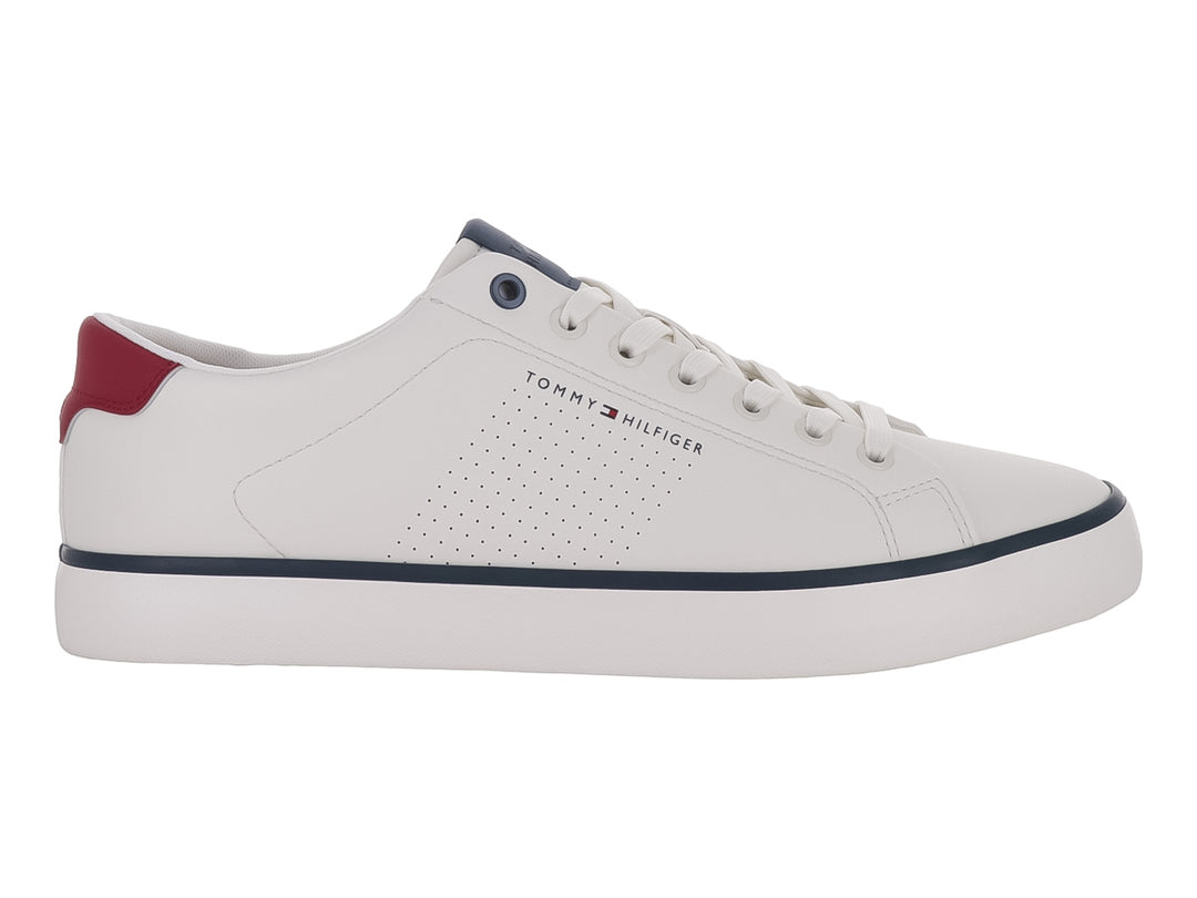 Tenis Tommy Hilfiger color blanco con detalles en azul y rojo, diseño casual de perfil bajo.
