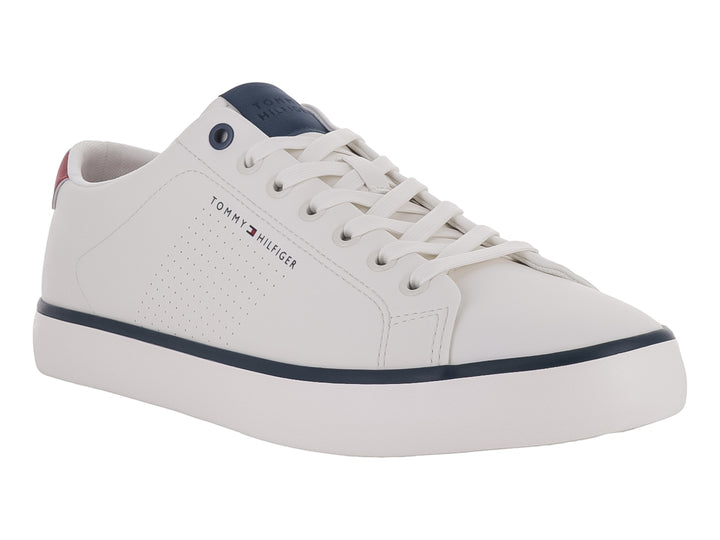 Tenis Tommy Hilfiger color blanco con detalles en azul y rojo, diseño casual de perfil bajo.