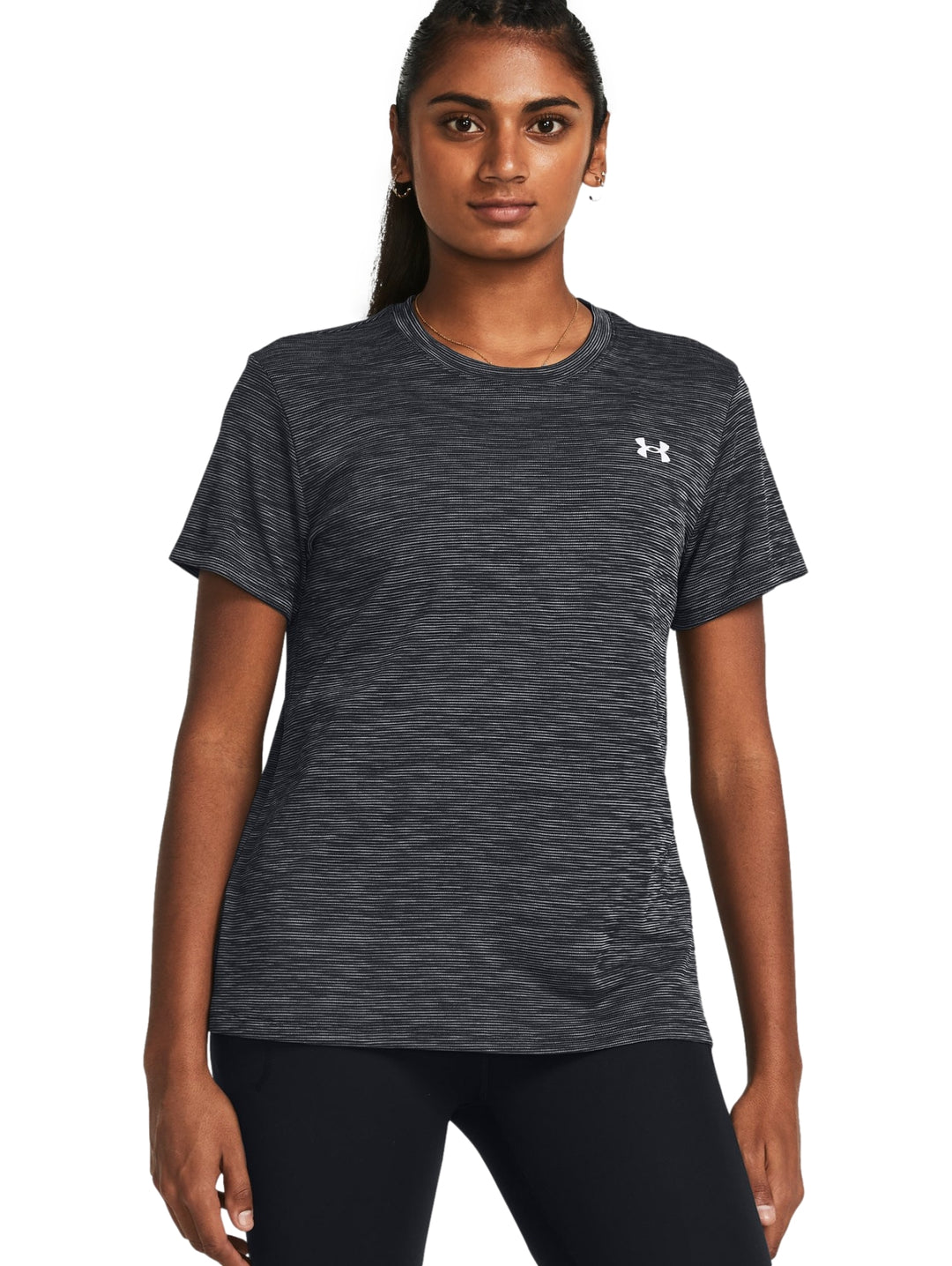 Camiseta deportiva de manga corta color negro texturizado con logo de Under Armour.