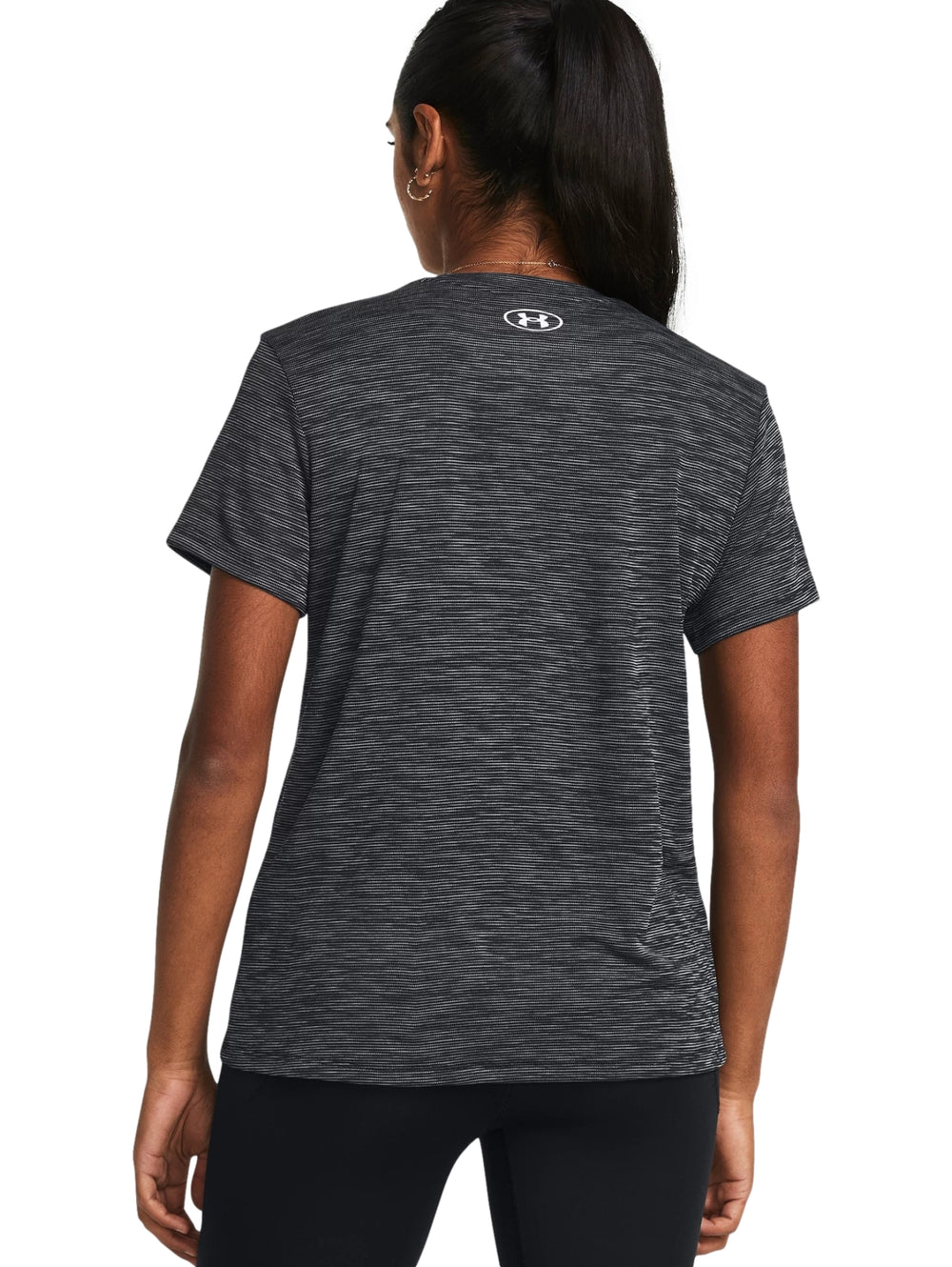 Camiseta deportiva de manga corta color negro texturizado con logo de Under Armour.