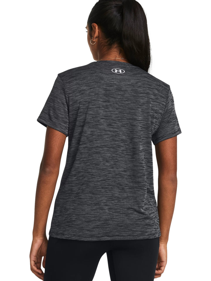 Camiseta deportiva de manga corta color negro texturizado con logo de Under Armour.