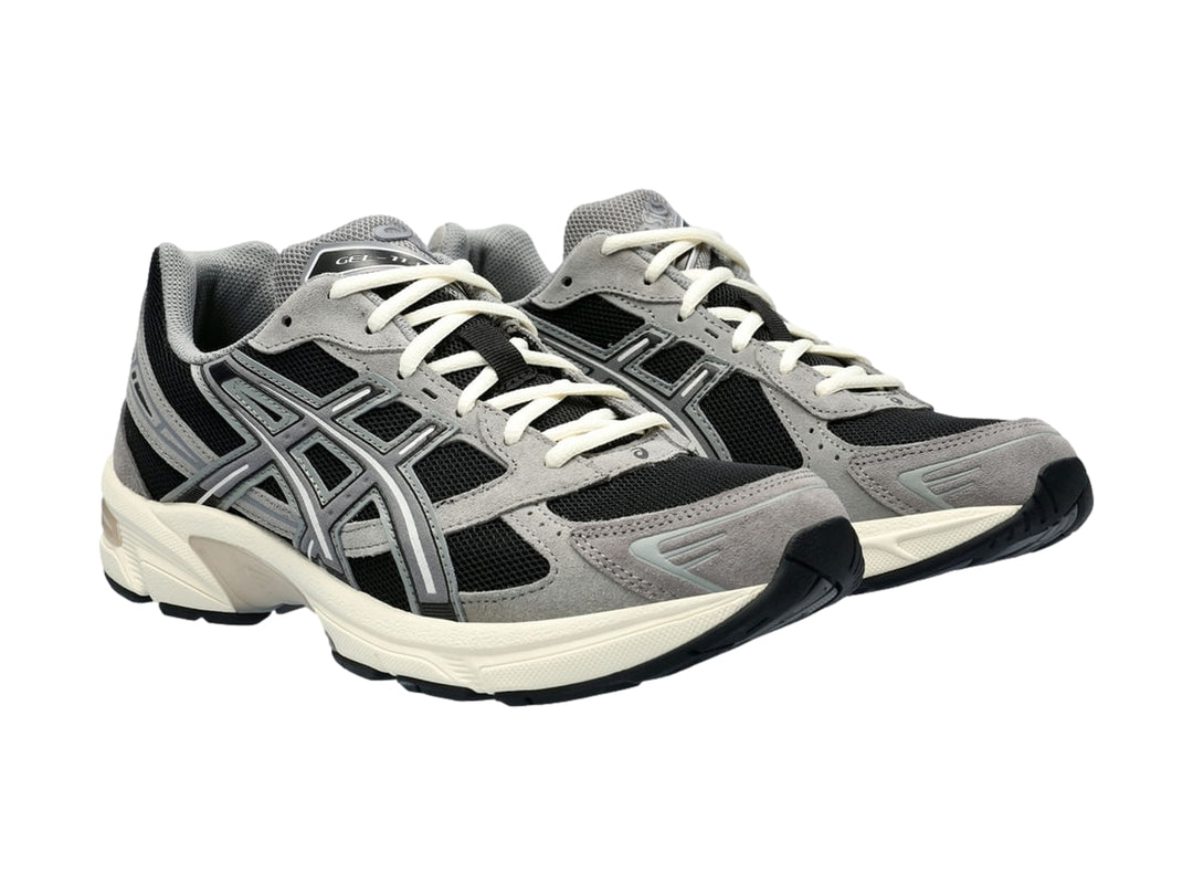 Tenis deportivos ASICS GEL-1130 en color gris y negro con suela blanca.