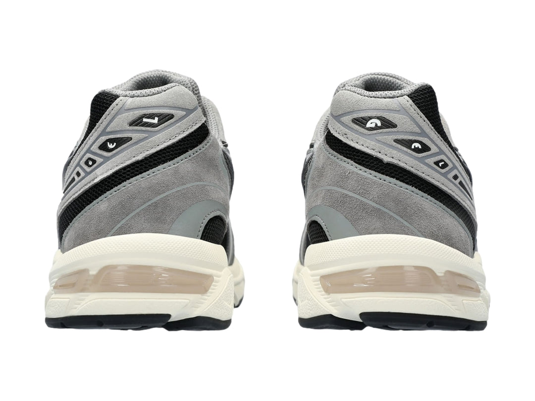 Tenis deportivos ASICS GEL-1130 en color gris y negro con suela blanca.