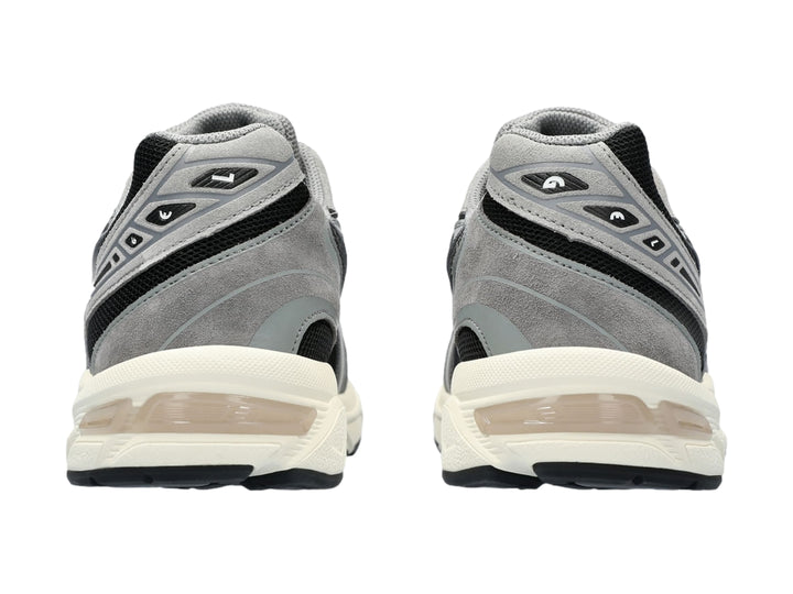 Tenis deportivos ASICS GEL-1130 en color gris y negro con suela blanca.