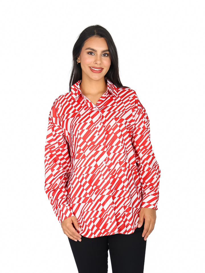 Camisa de manga larga con estampado de líneas asimétricas en colores rojo y blanco.