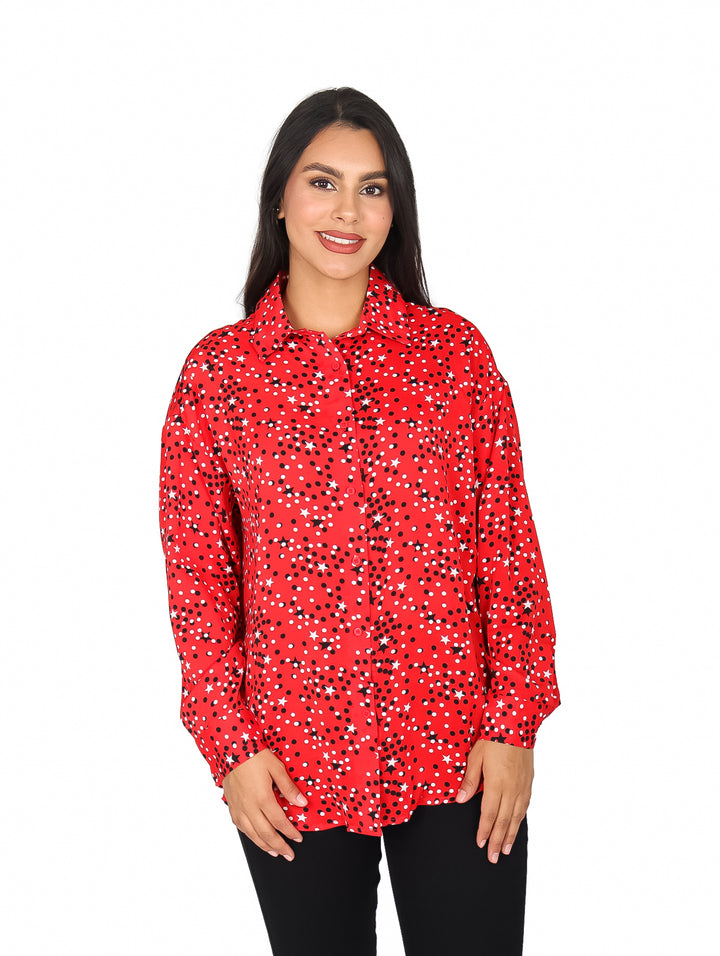 Camisa roja de manga larga con estampado de estrellas y lunares blancos para mujer.