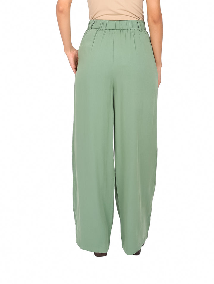 Pantalón recto de color verde militar para mujer con corte ancho y cintura alta.