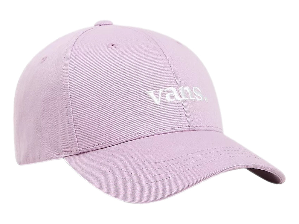 Gorra VANS estructurada en color lavanda con logotipo bordado en blanco al frente.