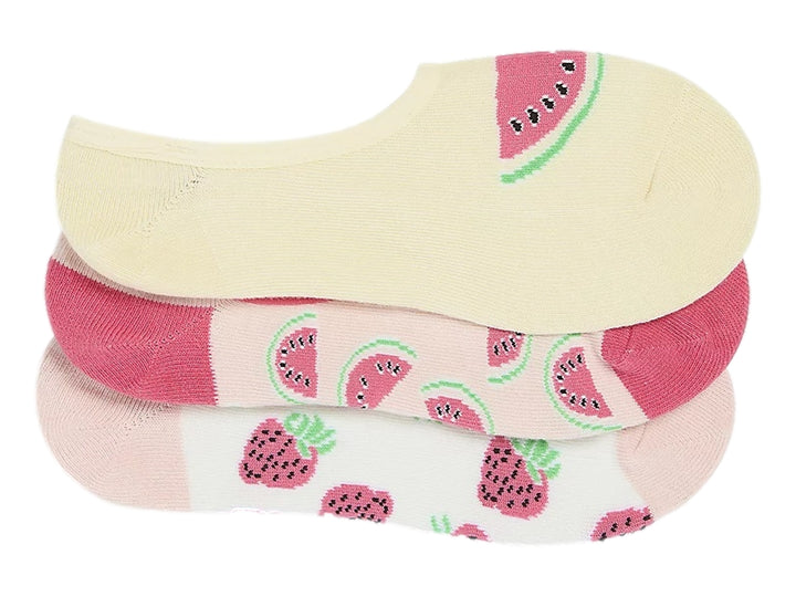 Paquete de tres pares de calcetines cortos Vans con estampados de frutas en colores rosa, crema y blanco.