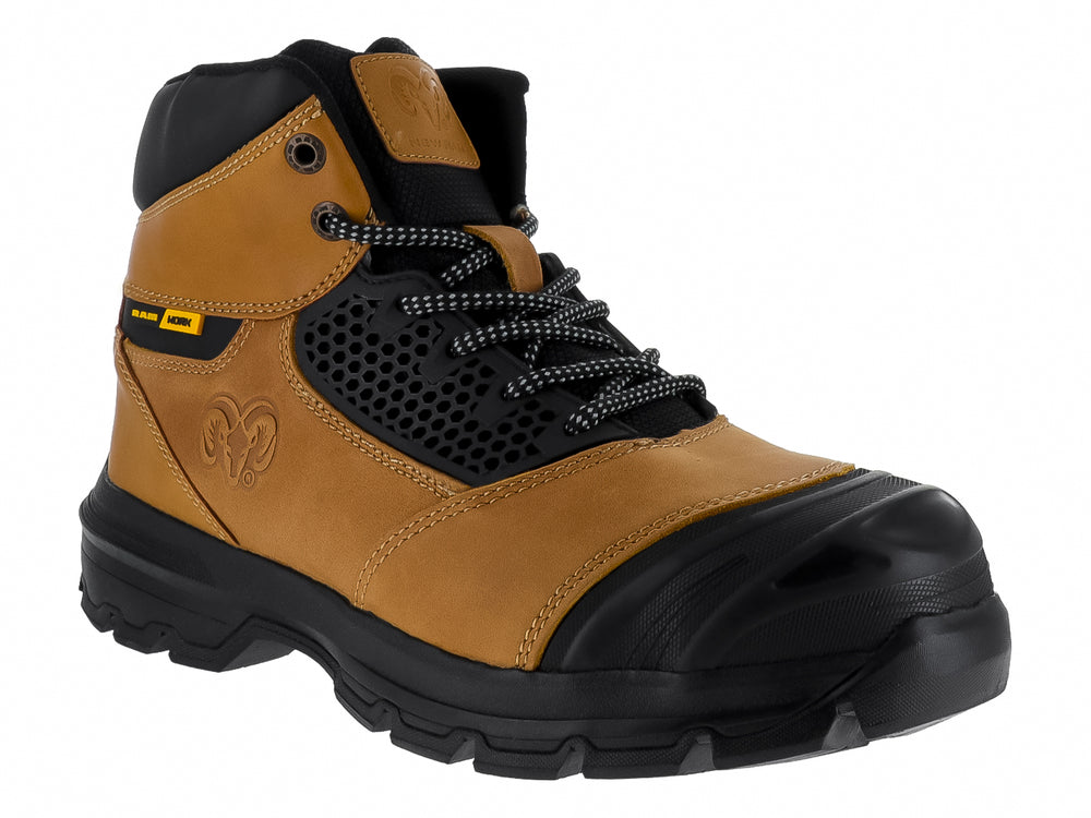 Bota de seguridad industrial color miel y negro con punta reforzada y suela de hule.