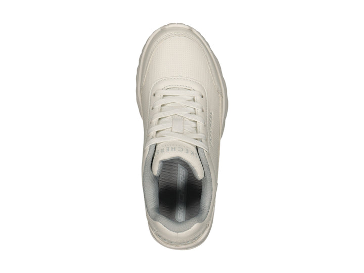 Tenis Skechers color blanco con suela gruesa y cordones.