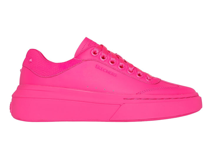 Tenis SKECHERS color fucsia con suela de plataforma y cordones.