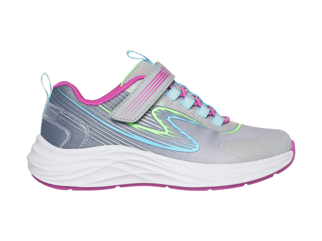 Tenis deportivos Skechers para niña en color gris con detalles multicolores y cierre de correa velcro.