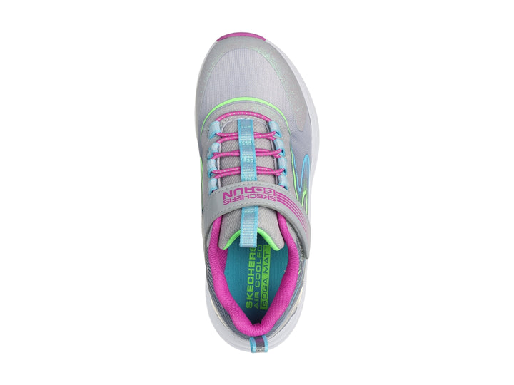 Tenis deportivos Skechers para niña en color gris con detalles multicolores y cierre de correa velcro.