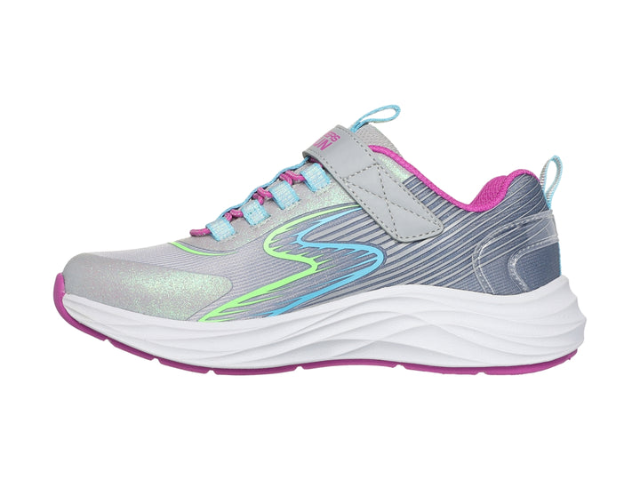 Tenis deportivos Skechers para niña en color gris con detalles multicolores y cierre de correa velcro.