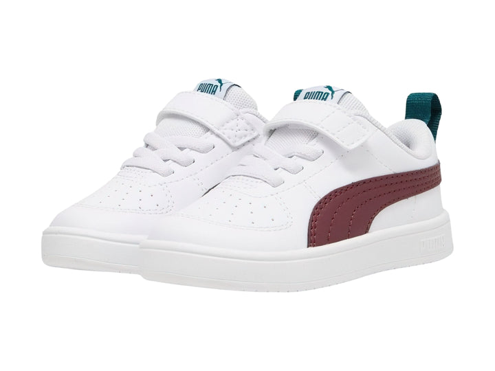 Tenis PUMA blancos para bebé con franja guinda y correa de velcro.