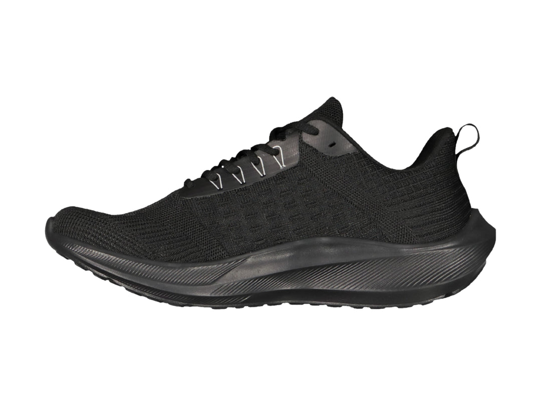 Tenis deportivos Charly color negro total con suela ergonómica y tejido transpirable.
