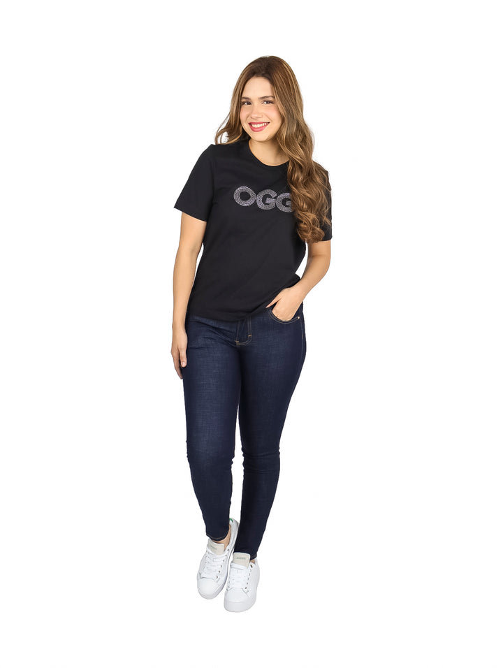 Pantalones jeans ajustados de color azul oscuro para mujer.