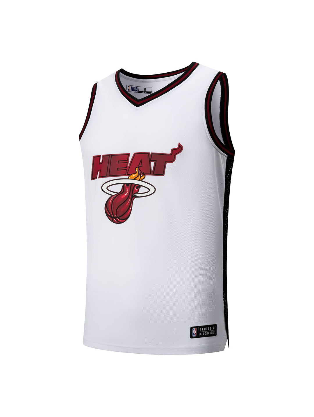 Jersey de basquetbol blanco sin mangas con logo de Miami Heat y detalles en negro y rojo.