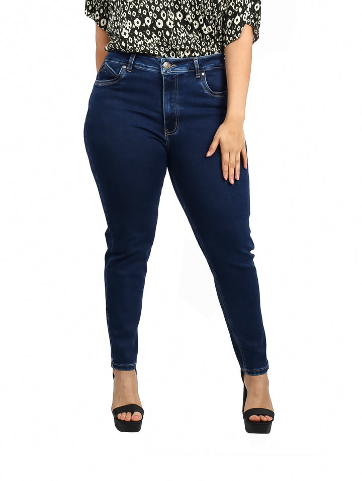 Jeans ajustados para mujer en color azul oscuro.