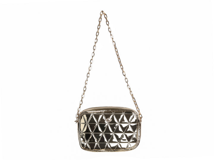 Bolso Ferretina color oro con acabado brillante, diseño acolchado geométrico y correa de cadena.