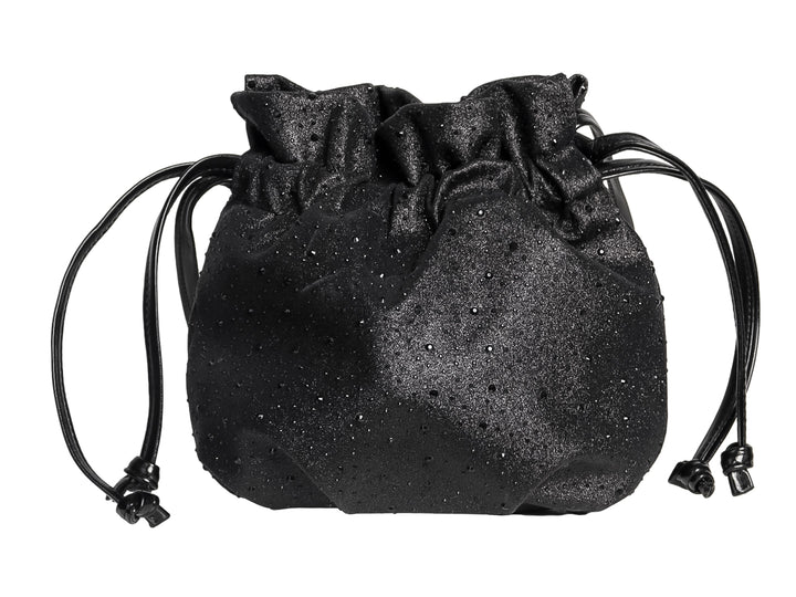 Bolso tipo saco color negro con detalles brillantes y cierre de cordón ajustable.