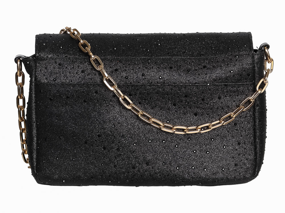 Bolso de hombro Ferretina color negro con textura perforada y correa de cadena dorada.