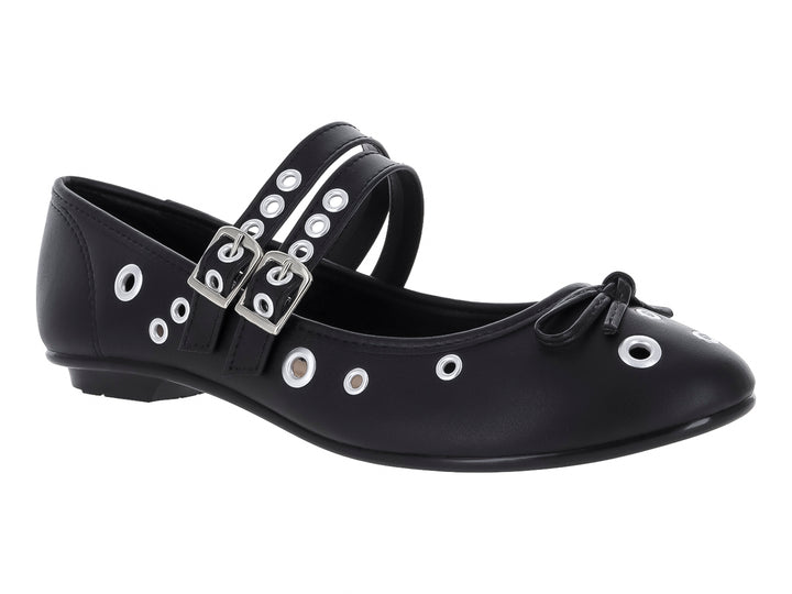 Zapato plano negro con dos correas con hebillas y detalles de ojetes plateados.