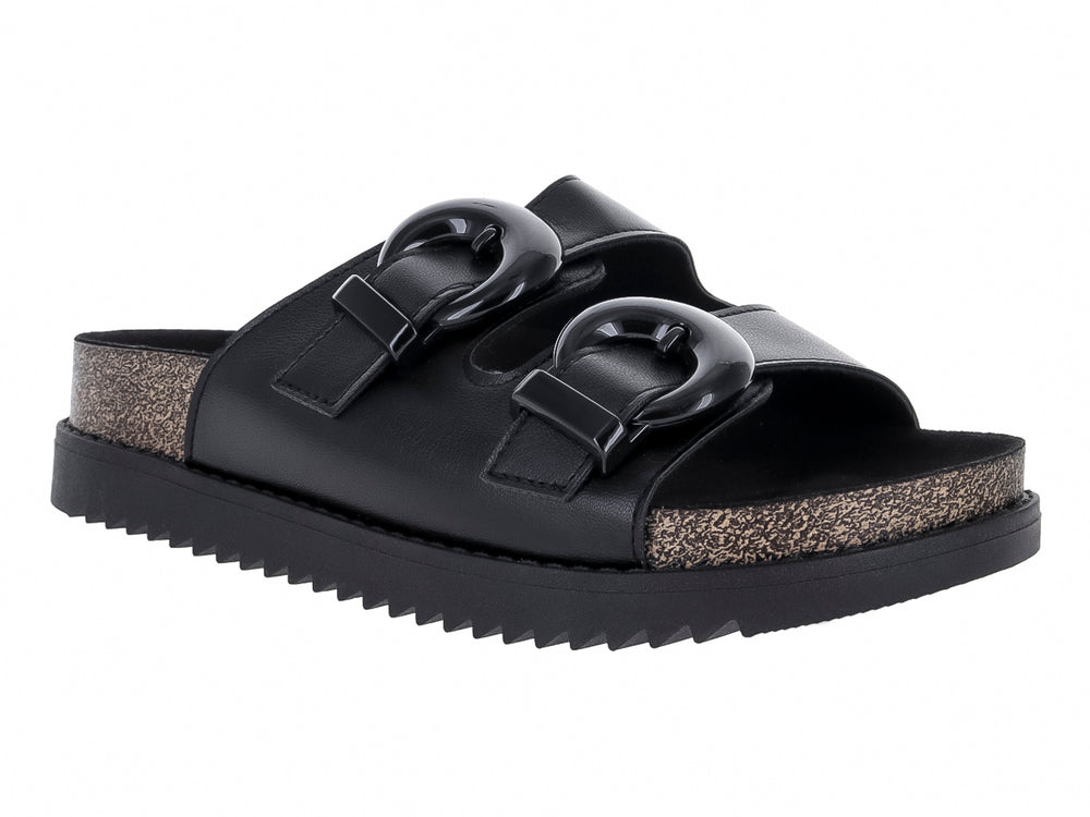 Sandalias negras para mujer con dos hebillas y suela track dentada.