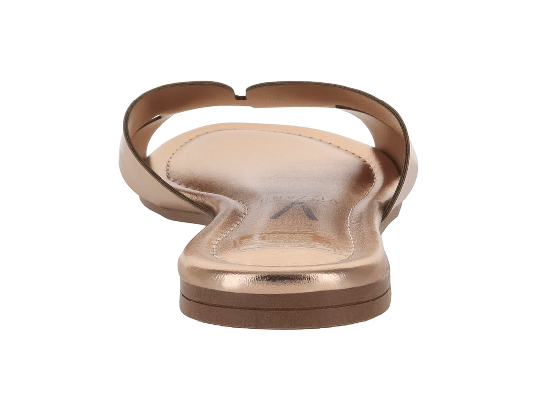 Sandalia plana Vizzano en color oro rosado con diseño de tiras anchas y acabado brillante.