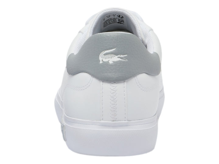 Tenis Lacoste Powercourt 2.0 en color blanco con talón gris y logotipo del cocodrilo verde en el lateral.