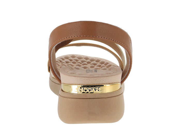 Sandalia de plataforma Modare en colores arena, camel y dorado con plantillas acolchadas.