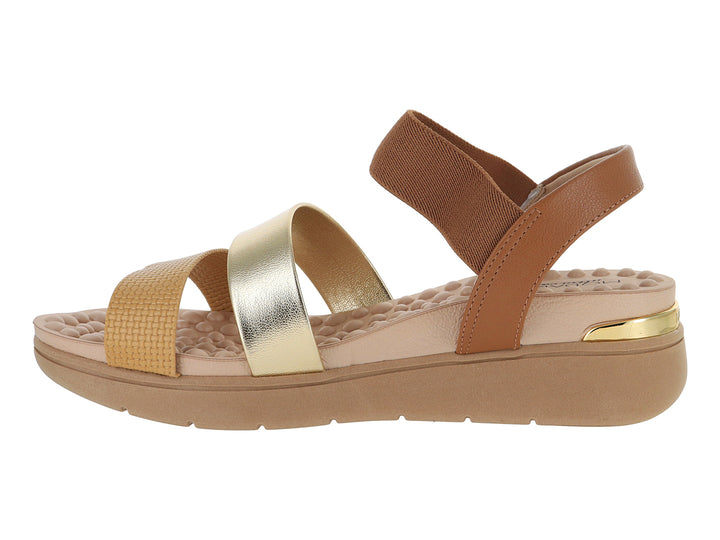 Sandalia de plataforma Modare en colores arena, camel y dorado con plantillas acolchadas.