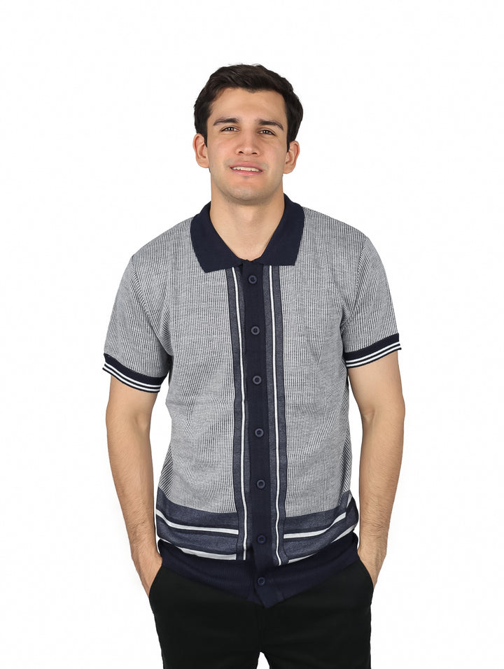 Playera de hilo para hombre en color gris con detalles y botones en azul marino, manga corta y cuello polo.