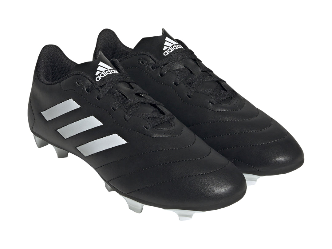 Zapato de fútbol Adidas Goletto VIII en color negro con tres franjas blancas y tacos blancos.
