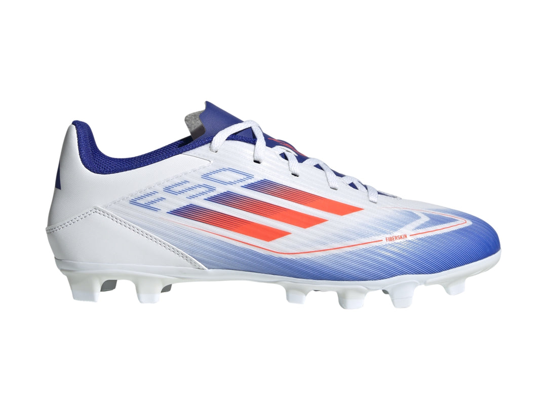 Zapato de fútbol Adidas F50 Club FG color blanco con degradado azul y detalles en naranja.