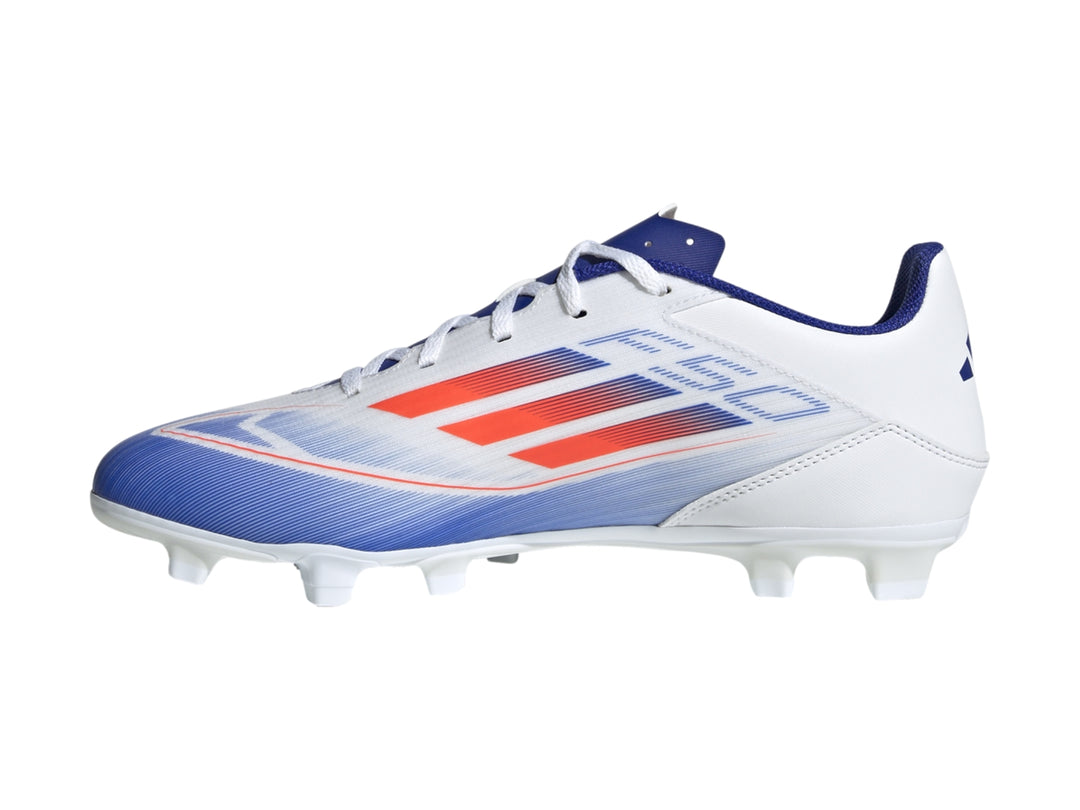 Zapato de fútbol Adidas F50 Club FG color blanco con degradado azul y detalles en naranja.