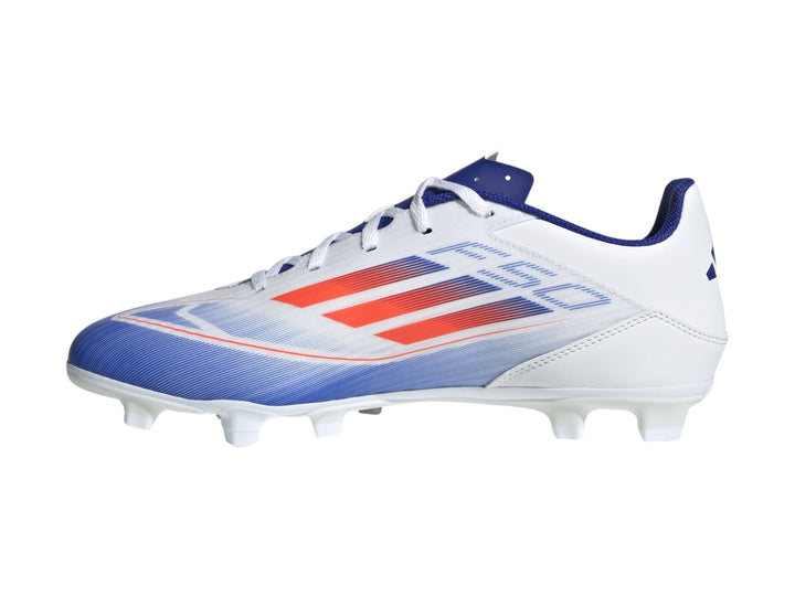 Zapato de fútbol Adidas F50 Club FG color blanco con degradado azul y detalles en naranja.