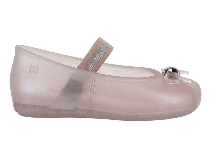Zapato tipo balerina Mini Melissa en color rosa brillante con detalle de moño en la punta.