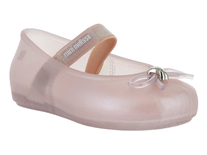 Zapato tipo balerina Mini Melissa en color rosa brillante con detalle de moño en la punta.