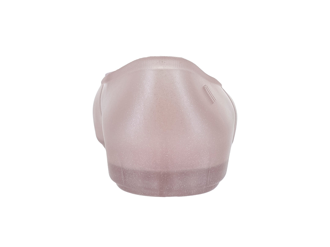 Zapato tipo balerina Mini Melissa en color rosa brillante con detalle de moño en la punta.